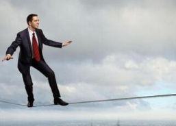 低利息配资怎么选？避坑指南指南，全网最全分析助你安全盈利